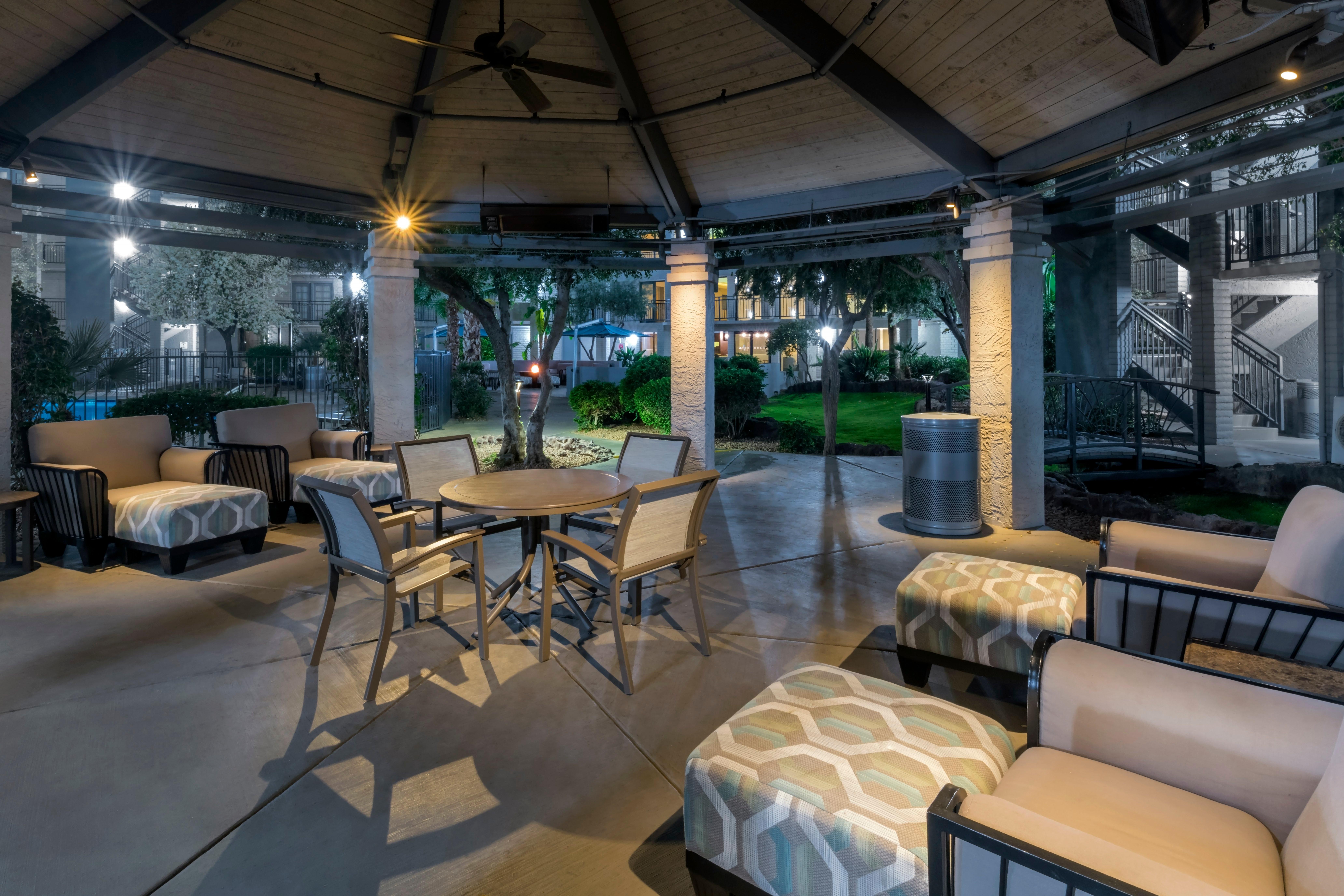Holiday Inn And Suites Phoenix Airport North By Ihg Εξωτερικό φωτογραφία