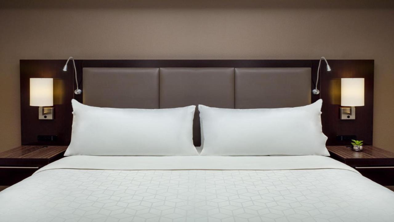 Holiday Inn And Suites Phoenix Airport North By Ihg Εξωτερικό φωτογραφία