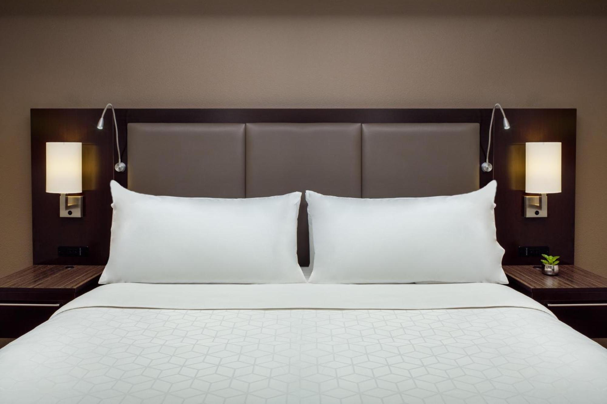 Holiday Inn And Suites Phoenix Airport North By Ihg Εξωτερικό φωτογραφία